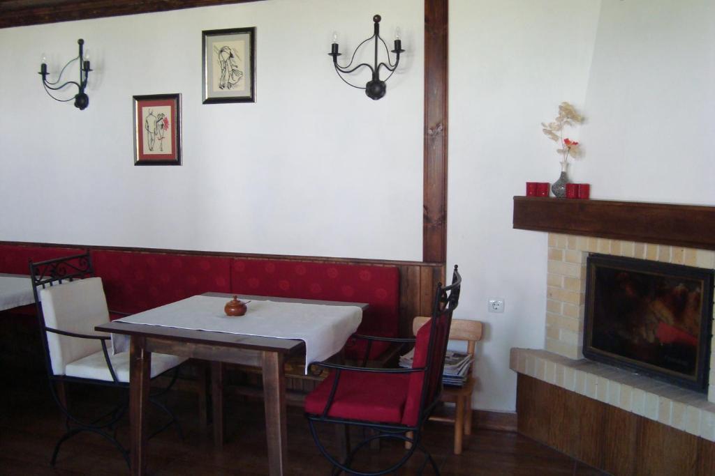 كوبريفشتيتسا Guest House Astra المظهر الخارجي الصورة